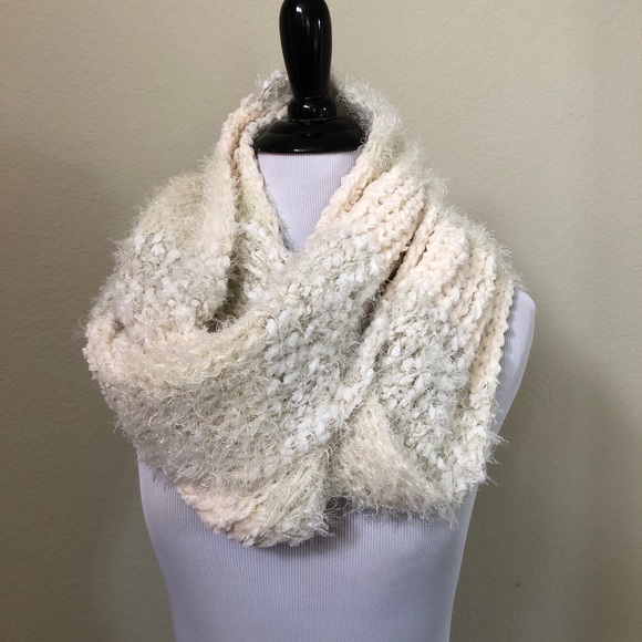 NWT INC Macy's Mixed Yarn Metallic Loop Scarf - Picture 2 of 3